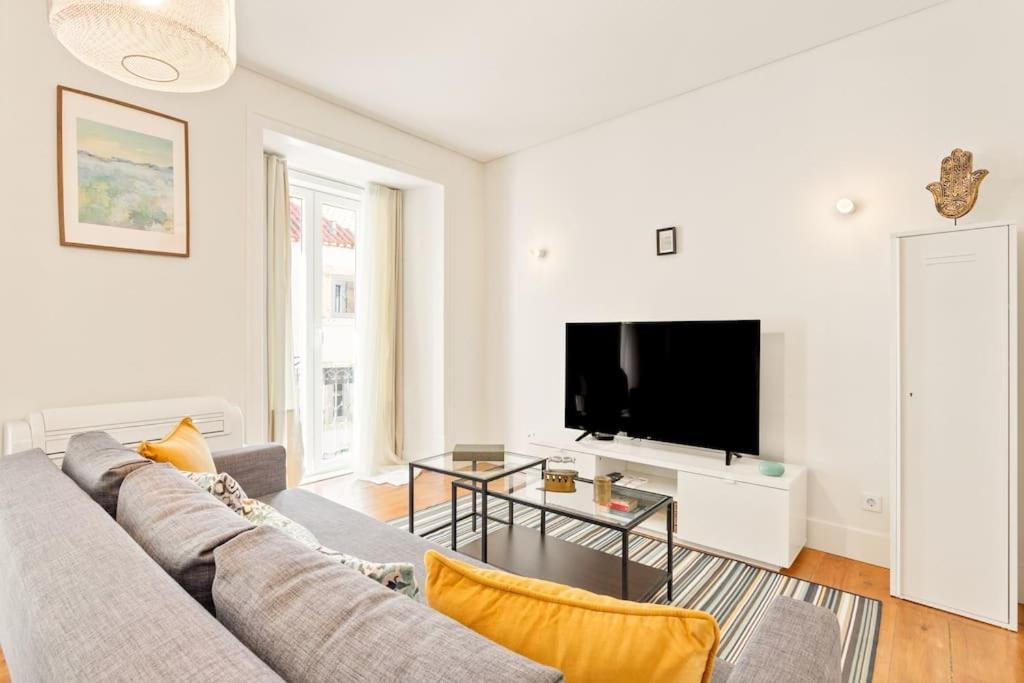 Sunny Bica - Downtown Large Apartamento Lisboa